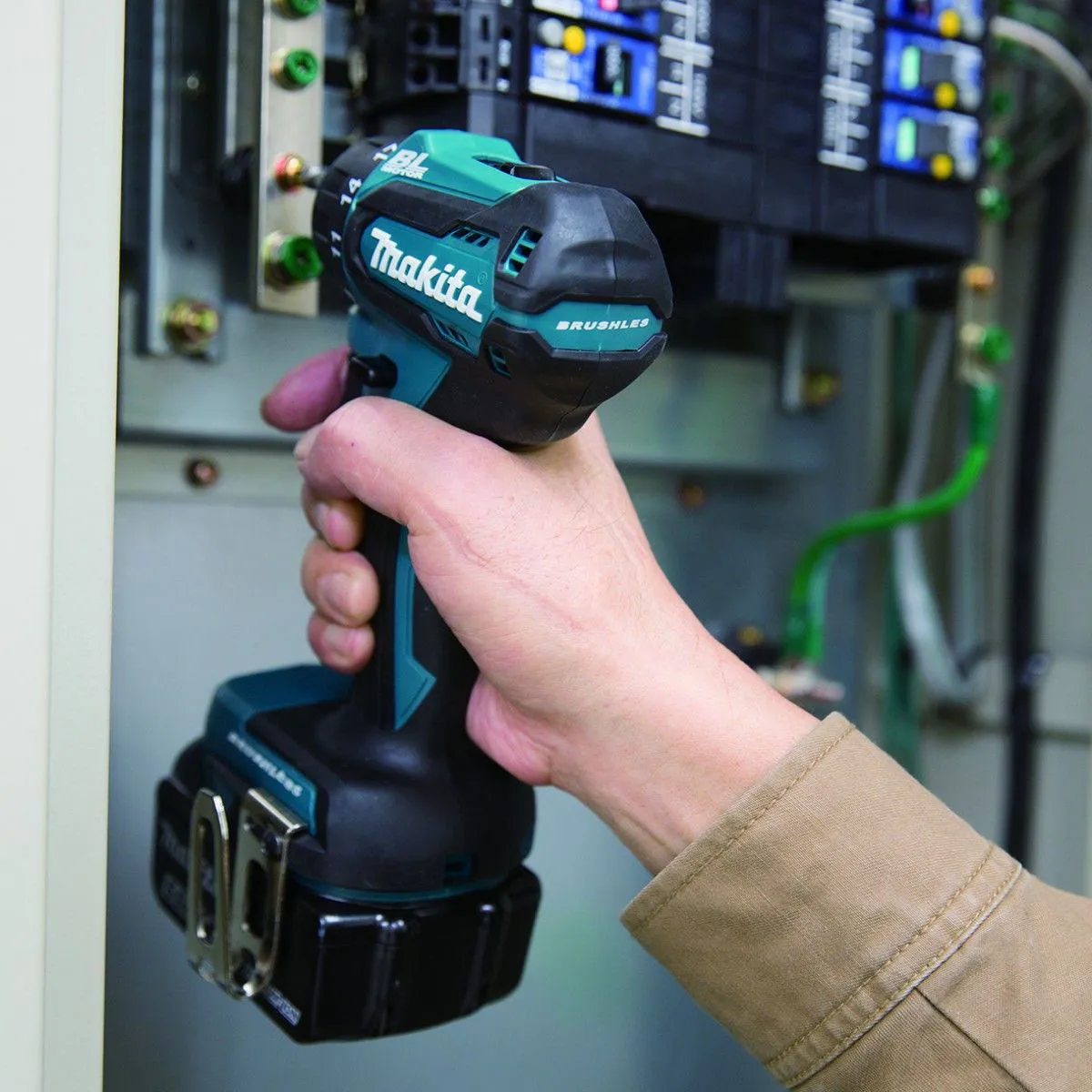 Makita DDF083Z 18V Brushless 1/4 Drill Driver With 1 x 5.0Ah Battery & Charger