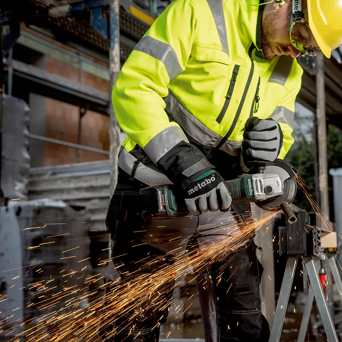 Metabo W 18 L BL 9-125 18V Brushless 125mm Angle Grinder with 1 x 5.2Ah Battery Charger & Bag