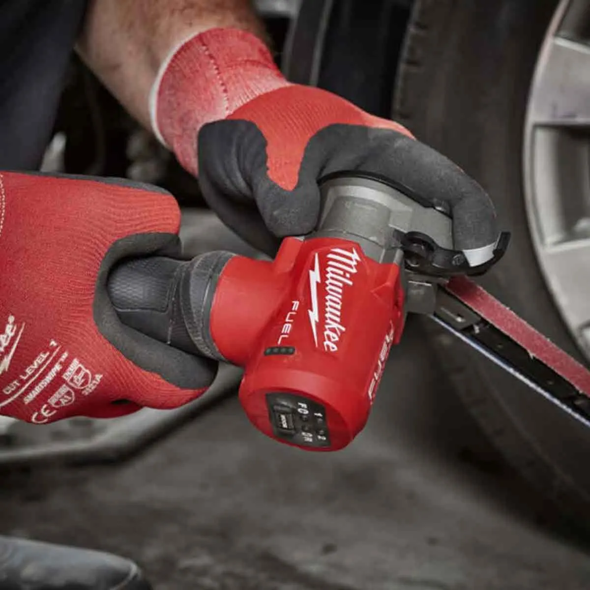 Milwaukee M12 FBFL10-0 12V Fuel Brushless 10mm Band File with 1 x 2.0Ah Battery & Charger