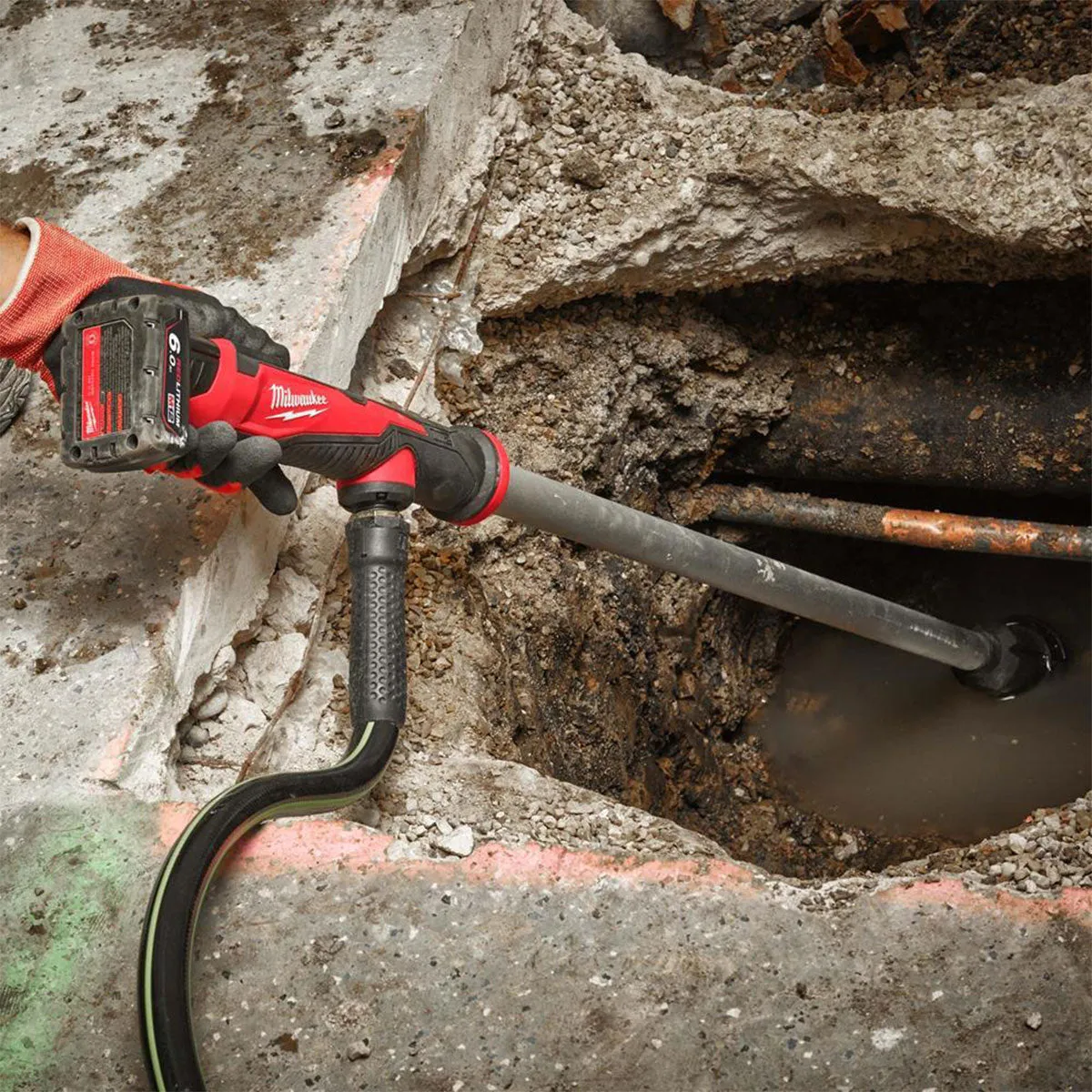 Milwaukee M12BSWP-0 12V Hydropass Stick Water Pump with 1 x 2.0Ah Battery & Charger