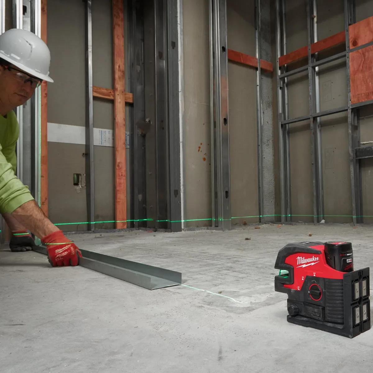 Milwaukee M12CLL4P-0C 12V Cross Line Laser with 4 Points Body Only in Carry Case 4933479202