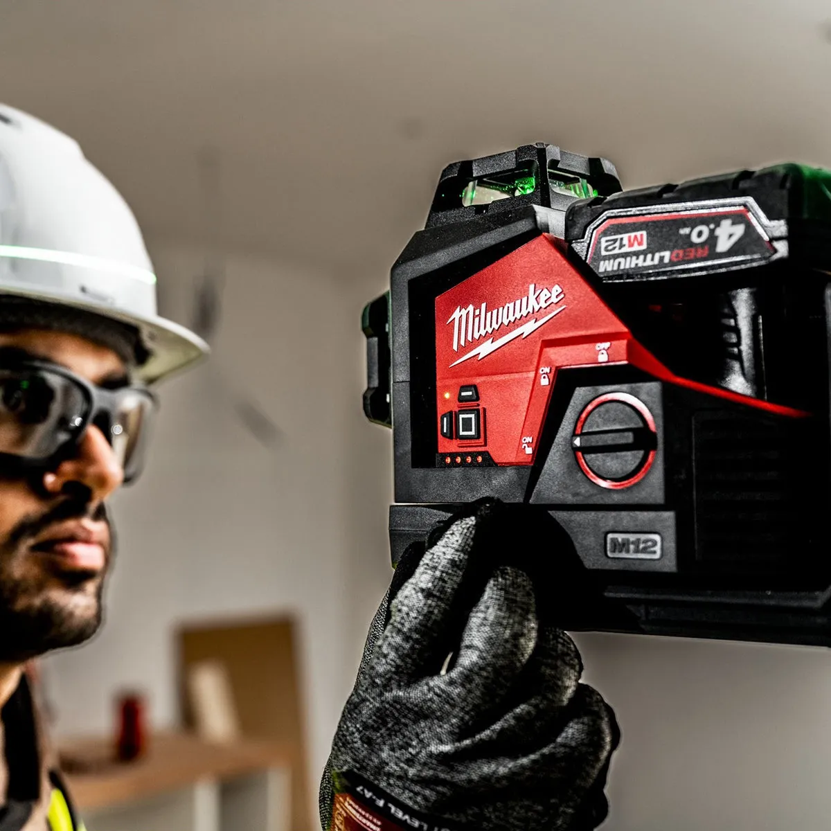 Milwaukee M12CLL4P-0C 12V Cross Line Laser with 4 Points Body Only in Carry Case 4933479202