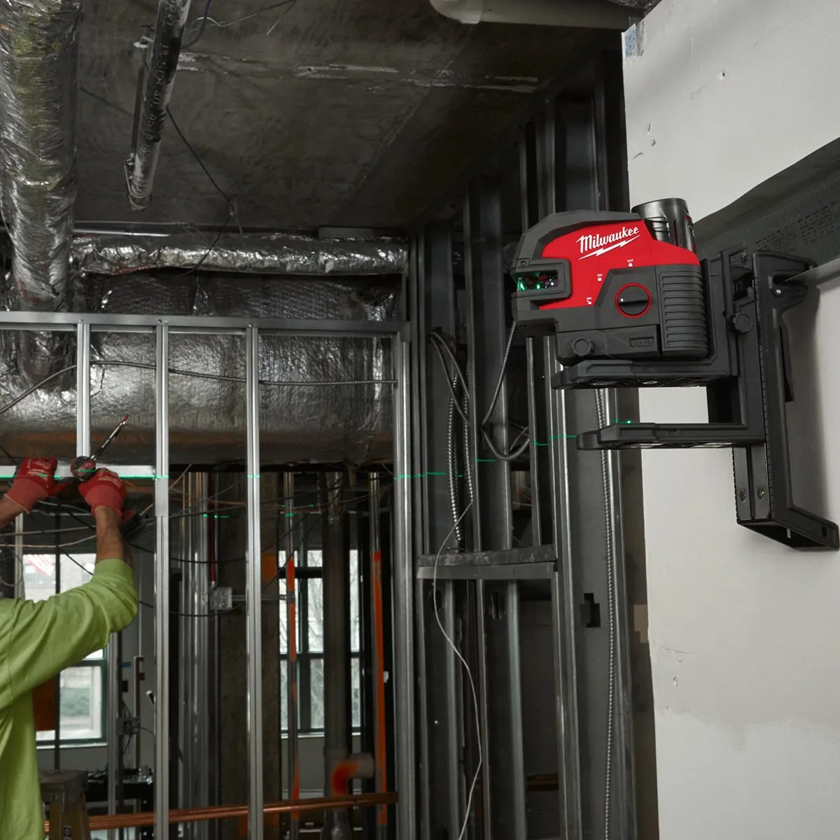 Milwaukee M12CLL4P-0C 12V Cross Line Laser with 4 Points Body Only in Carry Case 4933479202
