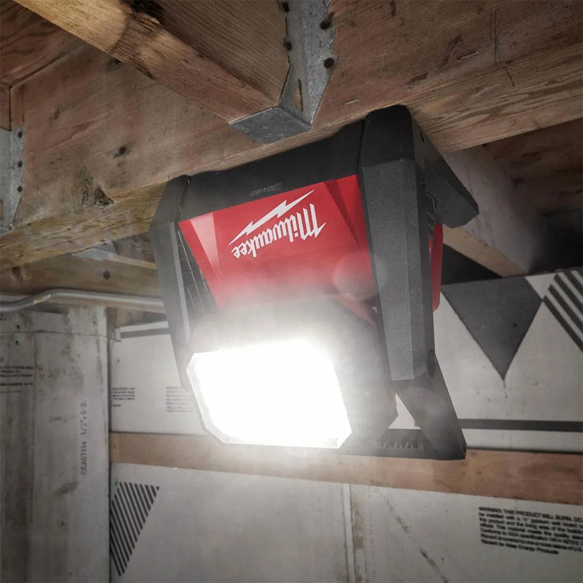 Milwaukee M18HOAL-0 18V 110v High Output Area Light with 1 x 5.5Ah Battery & Charger