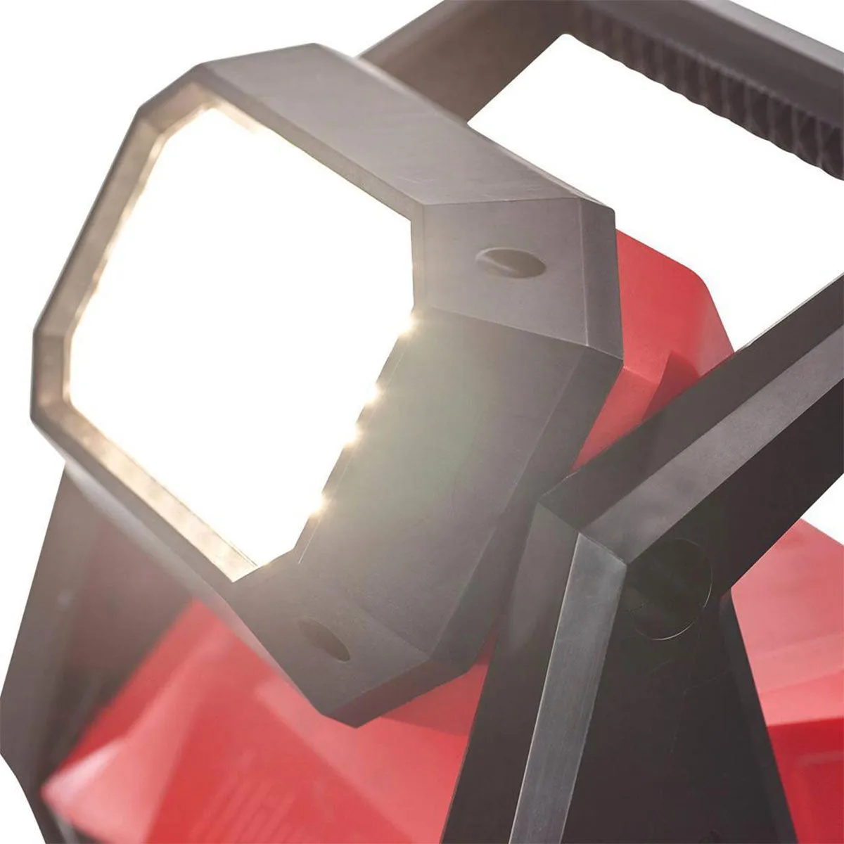 Milwaukee M18HOAL-0 18V 110v High Output Area Light with 1 x 5.5Ah Battery & Charger